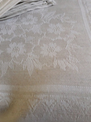 Palamaiki tablecloth new with 12 matching napkins