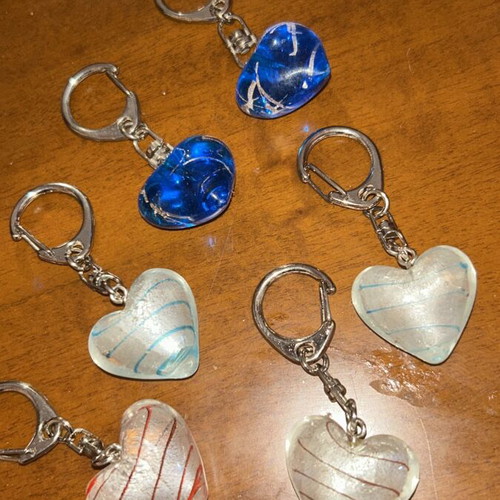 Set of 6 heart keychains like new in three colors