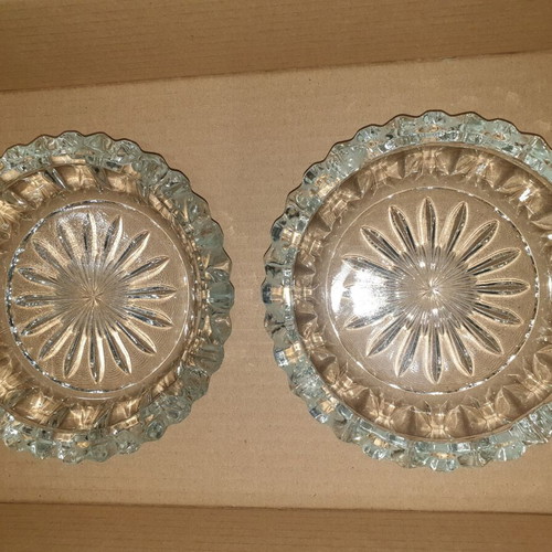 Vintage glass ashtrays set of 2, heavy embossed 14cm, like new