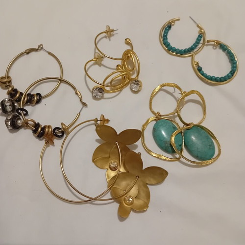 Earrings pack of 5 pairs like new