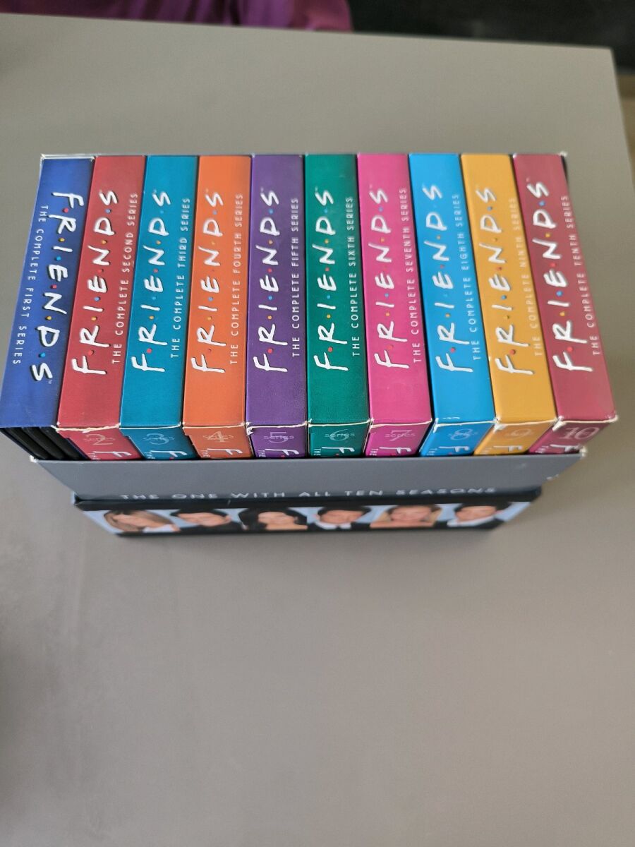 Friends DVD Box Set like new with… - € 75,00 - Vendora.cy