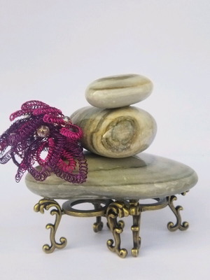 Zen composition new from natural stones and copper wire