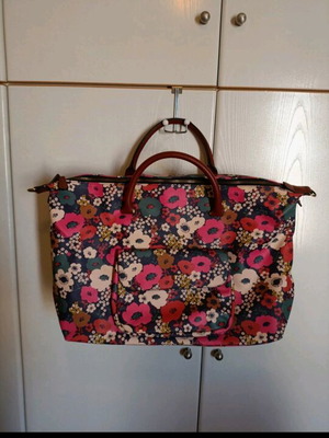 Accesorize floral travel bag new