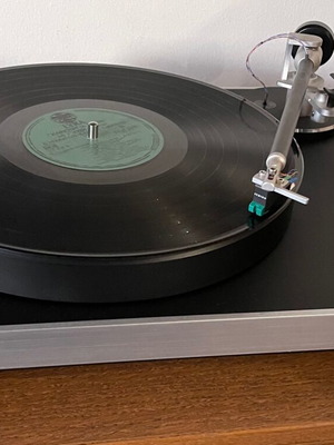 Clearaudio Concept turntable used, entry level audiophile