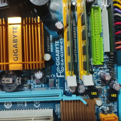 Gigabyte GA-G31M-ES2C motherboard with Intel Core 2 Duo E8400 used without RAM