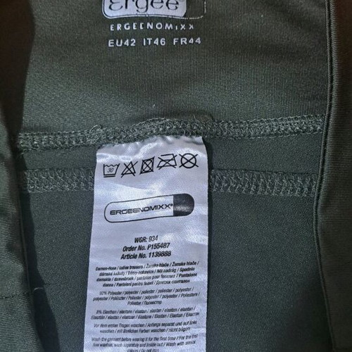 Sports leggings green size 42 like new with pocket and mesh details