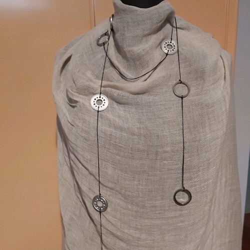 Necklace like new with silver metal elements, modern minimalist
