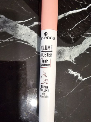Essence Volume Booster Lash Primer new