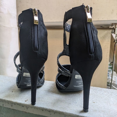 Migato black pumps with 11 cm heel