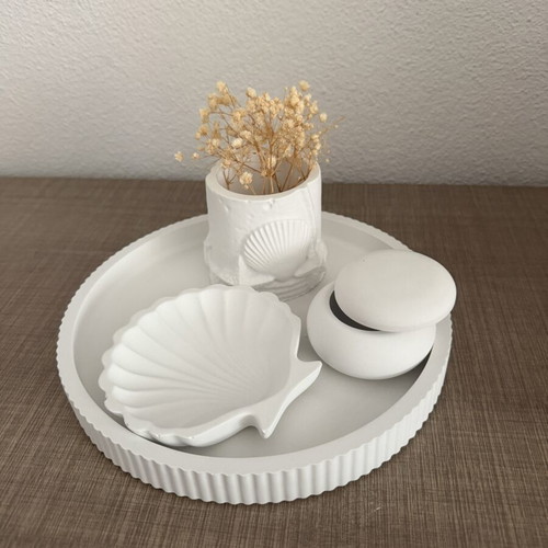 Minimal decorative set like new