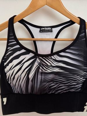 Bdtk sport bra size M new, black