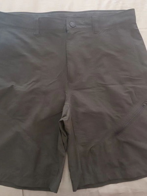 The North Face Bermuda shorts used, size 34, black and grey
