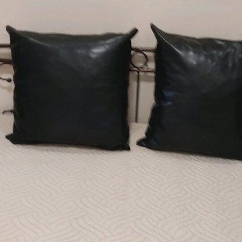 Leather pillow 60x60x18 cm, black, with zipper