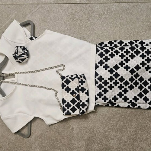 Girls' set pants and top black and white like new, size 10/12