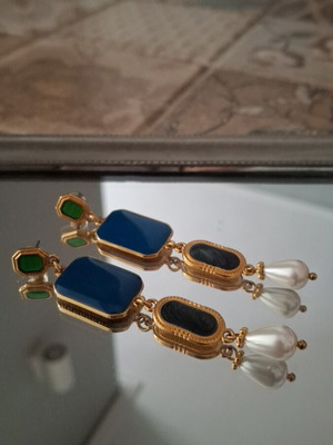 Earrings new, blue color