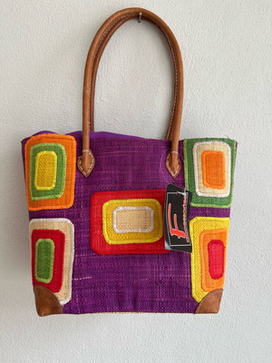 Straw handbag new, purple with inner lining