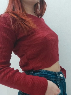 Red woolly crop top like new, size Small