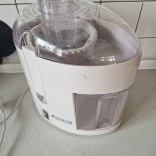 Juicer like new, perfect for detox and nutrition