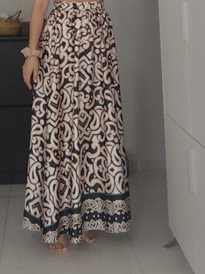 Maxi skirt new, lightweight with elastic waist and belt, black and beige