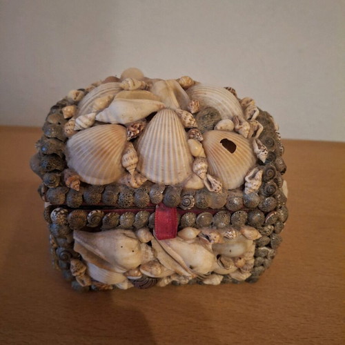 Vintage jewelry box made of shells used with minor damage