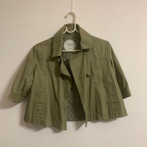 Short jacket used, khaki color, medium size, missing button