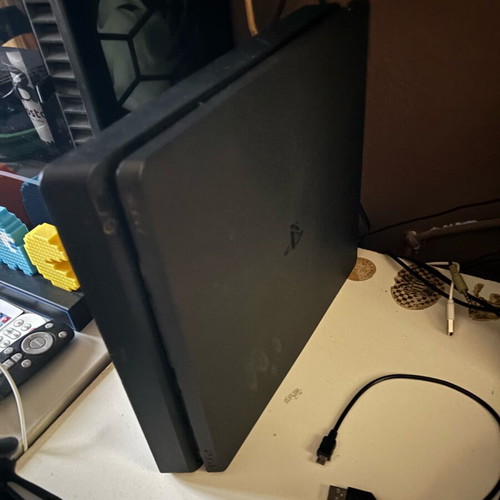 PlayStation 4 used with 500GB, game, controller and stands