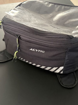 Magnetic tank bag