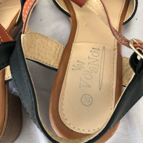 Voi & Noi women's sandals size 39 used, low heel 5 cm, black and camel