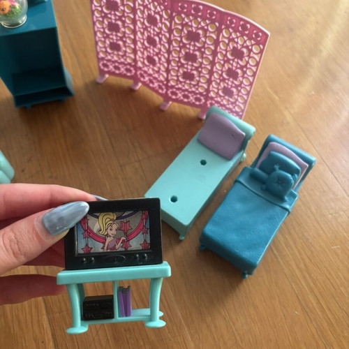 Vintage Polly Pocket set like new with car, dolls, and furniture
