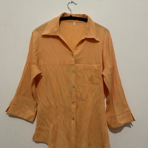 Gofre shirt like new, size Medium, orange
