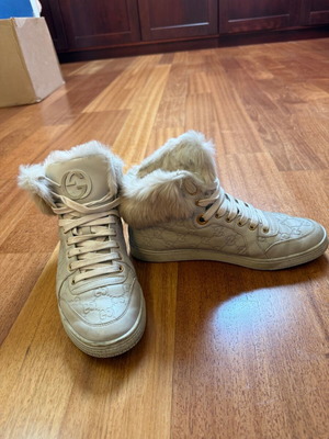 Gucci ψηλά sneakers μεταχειρισμένα, μπεζ με γούνα κουνελιού, μέγεθος 39 που ταιριάζει 40