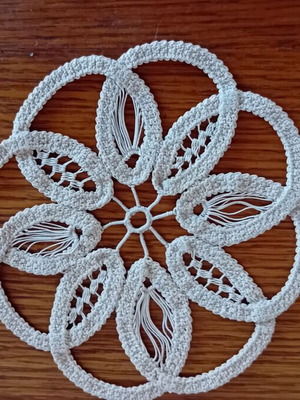 Салфетка полназ нова, плетена на една кука