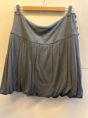 Sisley gray skirt used, bubble design, fake side buttons, size M-L
