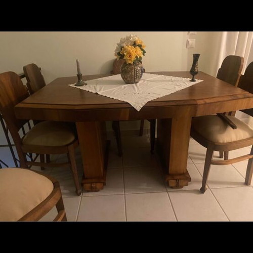 Dining table with 6 chairs and extension piece like new