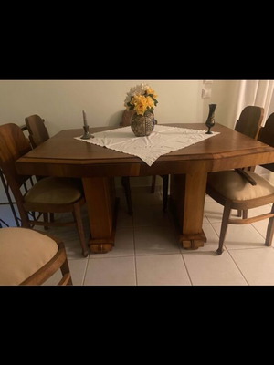Dining table with 6 chairs and extension piece like new