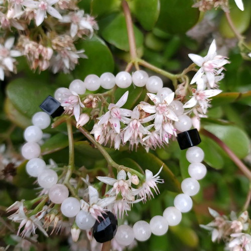 Handmade bracelet with rose quartz and black crystals, elastic