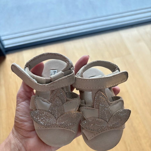 Donsje sandals like new, suede with velcro, size 12-18 months