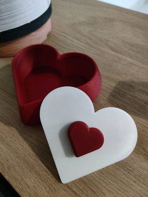 Gift box for accessories heart-shaped new