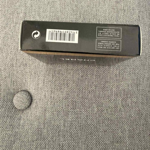 Chanel eyeshadow palette 301 new with compact and velvet case