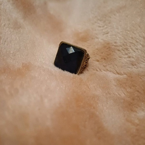Ring with large blue stone like new