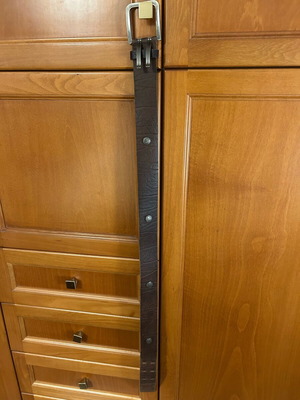 Ζώνη Attrattivo καφέ δερμάτινη σαν καινούργιο με μεταλλικές λεπτομέρειες, μέγεθος 110