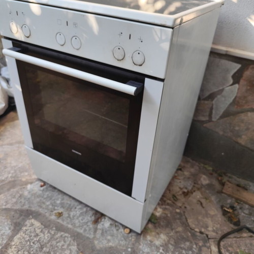 Siemens ceramic kitchen stove like new, fully functional, class A