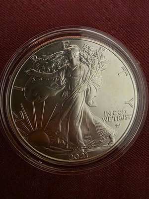 1 oz American Eagle silver coin like new with capsule