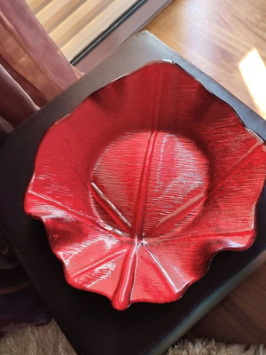 Christmas decorative platter like new, leaf shape, red