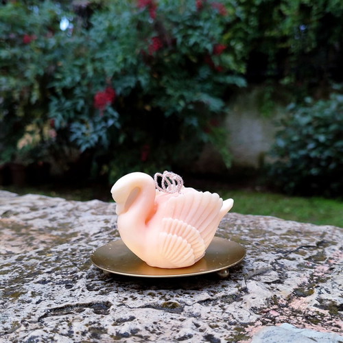 Swan Soy Candle new with rose scent