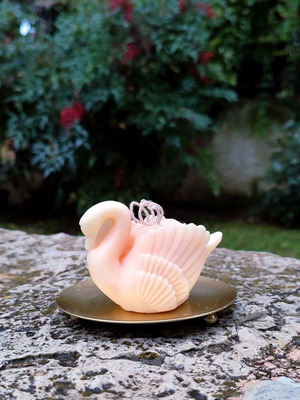 Swan Soy Candle new with rose scent
