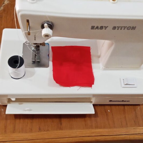 Somotec Easy Stitch Portable Children's Sewing Machine like new