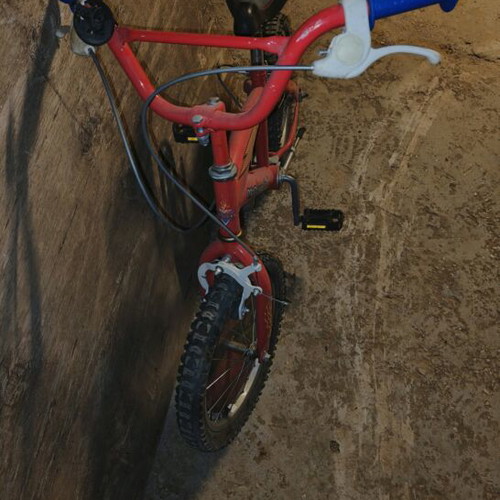 Children's bike like new, 20 inch, red, city with V-brakes