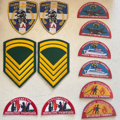 Collection of insignia pairs like new, pack of 37 pairs