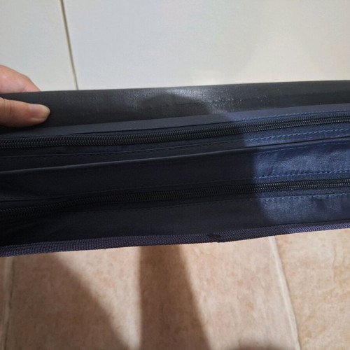 School bag like new with two compartments and side pockets for bottle